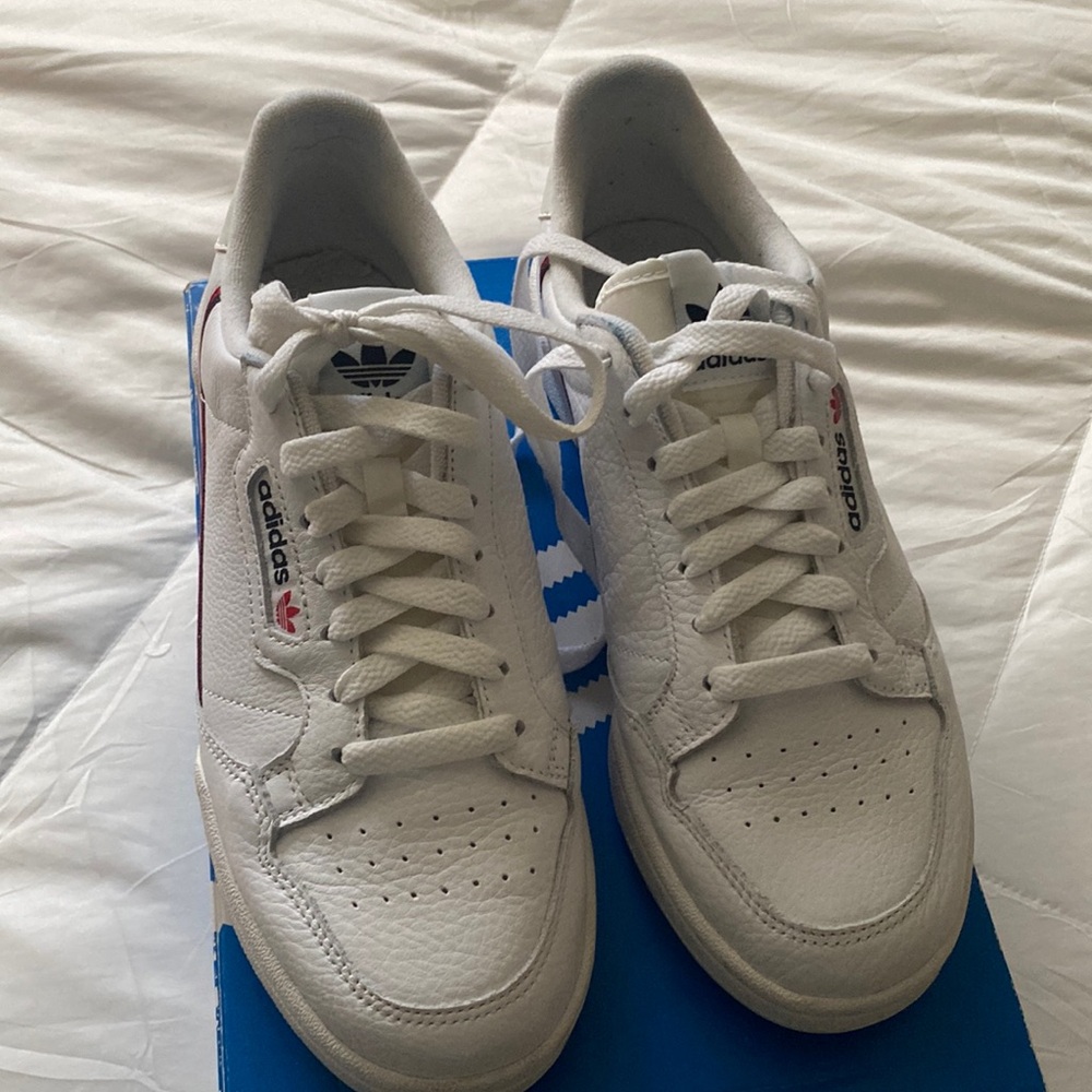 Adidas women tennis shoes